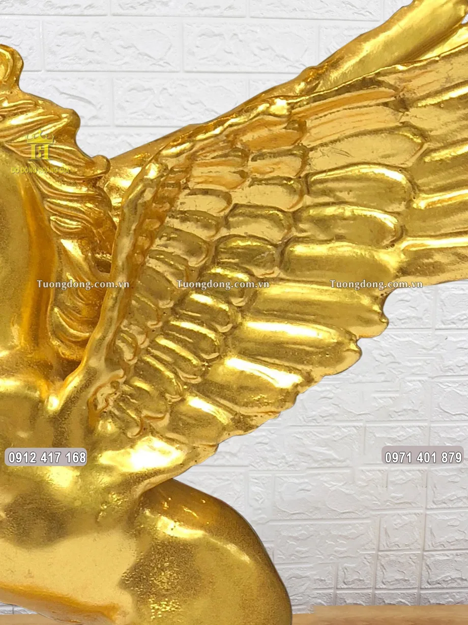 Hình ảnh đôi cánh của linh vật ngựa